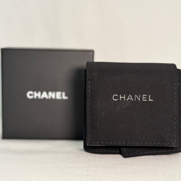 Chanel- CC Monogram Cat Brooch Pin Silver Blue & Silver Robot - Picture 2 of 7